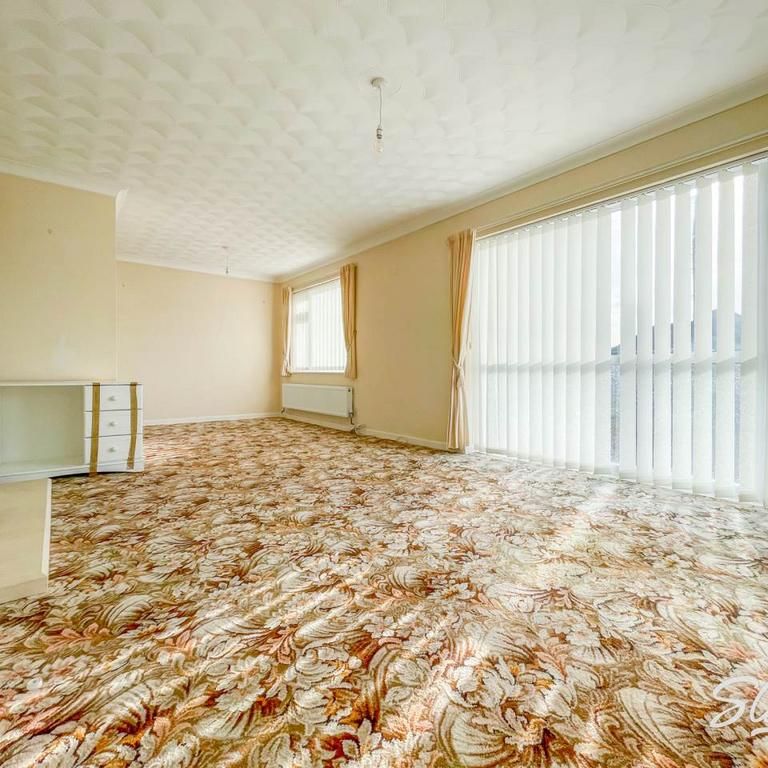 4 bedroom chalet to rent - Photo 1