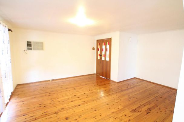 LOCATION !!! LOCATION !!! 3 BEDROOMS FRONT HOUSE IN QUIET STREET & INCLUDED BILL ( Electric , Water & Internet) - Photo 1