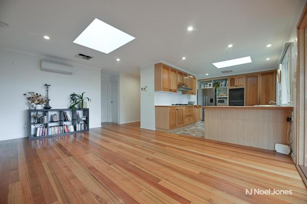 9 Jonathan Close, BAYSWATER - Photo 1