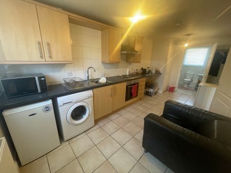 1 Stokes Close, LE8 4GP, Blaby - Photo 3