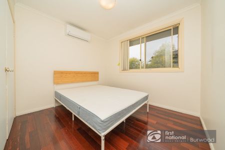 Modern and Spacious 3-Bedroom Residence with 2 Bathrooms and Parking for Your Comfortable Living - Photo 4