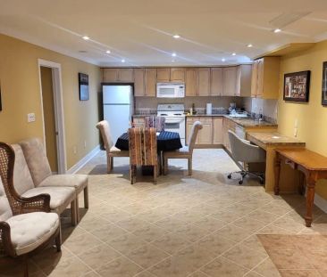 Detached Home For Lease | W9254096 - Photo 4