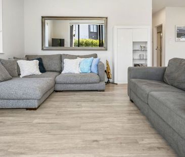 Modern Ground-Floor Apartment with Dual Access - Photo 6