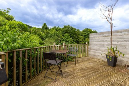 Avon Close, - Photo 3