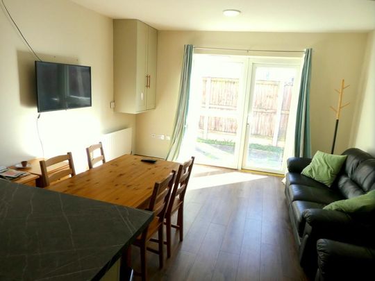 4 bedroom townhouse to rent - Photo 1