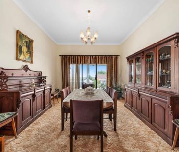 Spacious 3-Bedroom Home with Multiple Living Areas & Abundant Natur... - Photo 5