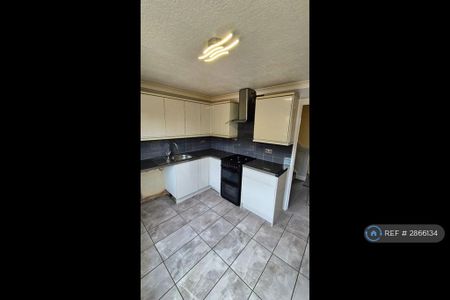 3 bedroom terraced house to rent - Photo 4