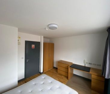 Room in a Shared Flat, Slater Street, L1 - Photo 2