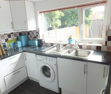 2 bedroom semi-detached house to rent - Photo 6