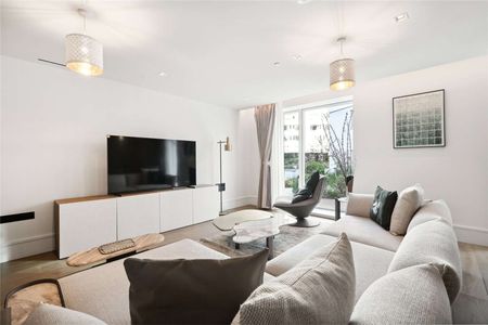 An impressive 3 bedroom mews in the highly desirable Park Crescent. - Photo 4