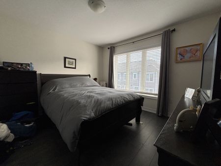 For Lease - 18 Hibiscus Lane, Hamilton, Ontario - Photo 3