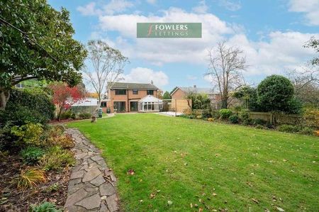 Silver Lane, Billingshurst, RH14 - Photo 2