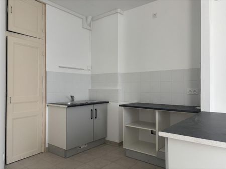 Location Appartement 3 pièces 80m² CHATELLERAULT 86100 - Photo 4