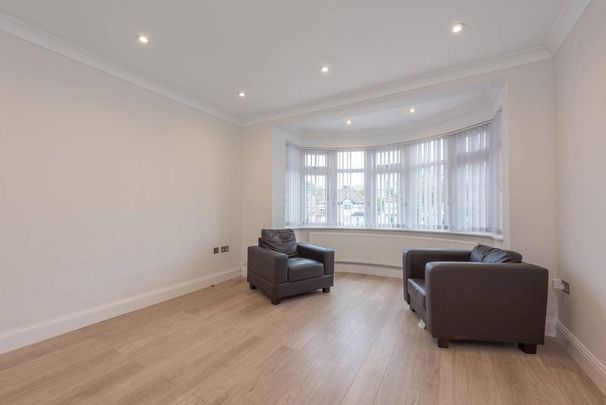 3 bedroom flat to rent - Photo 1