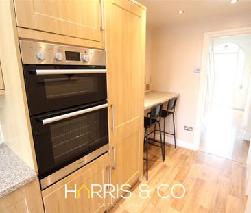 3 bedroom semi-detached house to rent - Photo 2