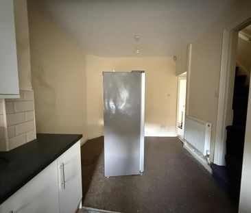 3 bed Terraced - To Let - Photo 5