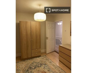 Room for rent in 4-bedroom house in Knocklyon - Photo 5