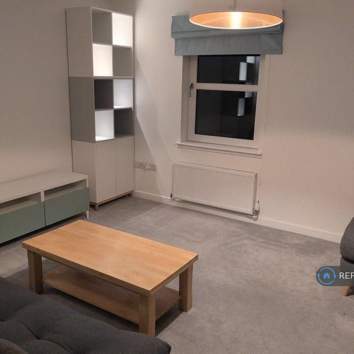 4 bedroom terraced house to rent - Photo 1