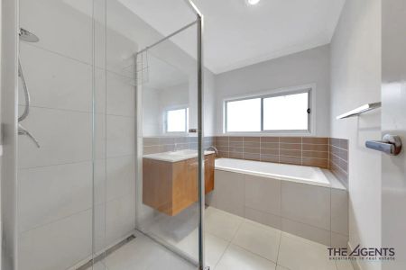 “Stunning Family Home for Lease in Prestigious Saratoga Point, Point Cook!” - Photo 5