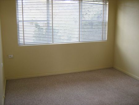 Located in West Tamworth! - Photo 5