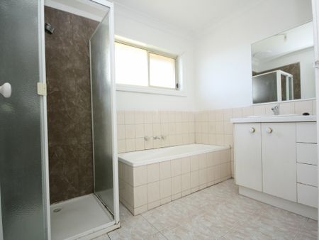 3 Bedroom Townhouse in heart of Springvale - Photo 3