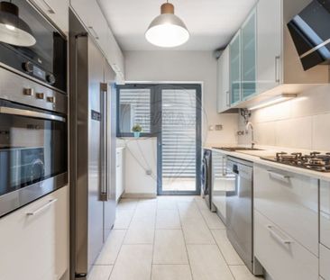 3 room luxury Apartment for rent in Cascais e Estoril, Portugal - Photo 3