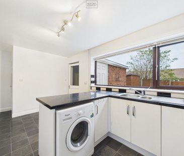 2 bedroom end of terrace house to rent - Photo 3