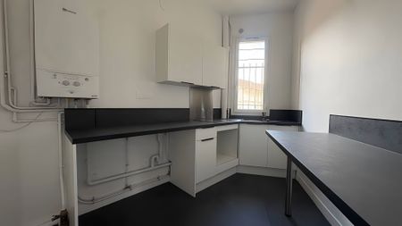 Location Appartement 3 pièces 71m² ENGHIEN LES BAINS 95880 - Photo 2