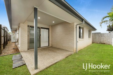 Great Location - Two Living Zones - Modern Living! - Photo 5