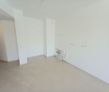 AIX LA DURANNE APPARTEMENT 2 PIECES RECENT TERRASSE ET GARAGE, - Photo 2