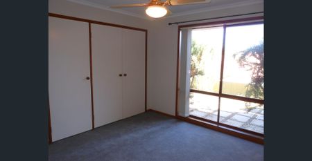 Spacious Family Home - Sought After in Sans Souci Drive! - Photo 5