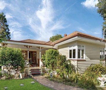 Charming Family Home in Yeronga - Photo 6