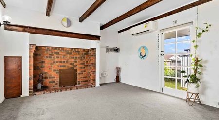 Ã¢Ãâ¬ÃÅ"Warm, Welcoming, and Ready to Move In!Ã¢Ãâ¬Ã - Photo 3