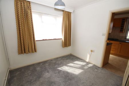 3 bedroom End Terraced to let - Photo 5