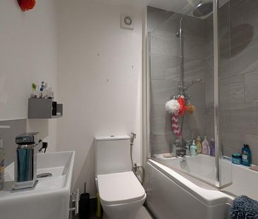 2 bedroom flat to rent - Photo 6