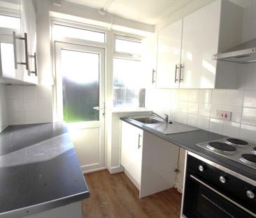 3 bedroom end of terrace house to rent - Photo 2