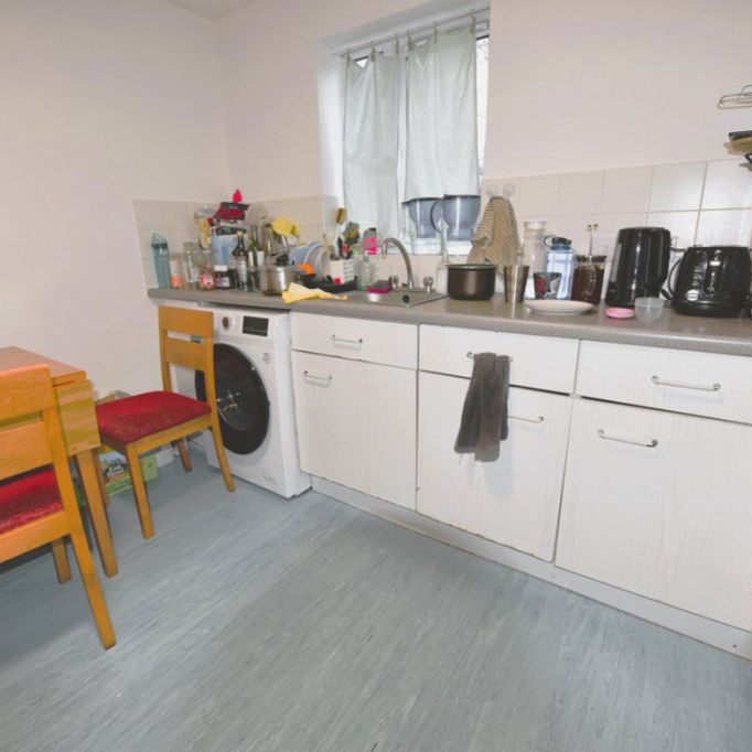 2 bedroom Flat in Flat 20, Leeds - Photo 1