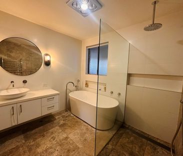 Spacious & Modern Family Home Close to Amenities - Photo 5