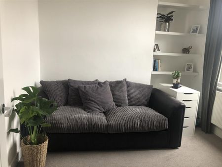 2 Bed Flat, Haydons Road, SW19 - Photo 2