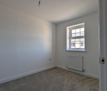 2 bedroom semi-detached house to rent - Photo 3