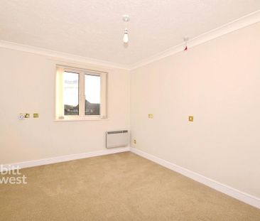 1 bedroom retirement property to rent - Photo 4