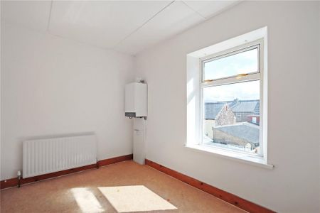 2 bedroom end of terrace house to rent - Photo 3