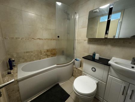 1 bedroom in a house share to rent - Photo 5
