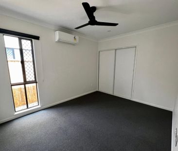 STUNNING FAMILY HOME WITH LAKESIDE LIVING! - Photo 4