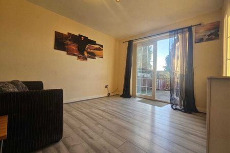 Acacia Avenue - Photo 3