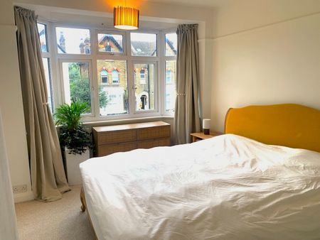 3 Bed Semi-Detached House, Dagnall Park, SE25 - Photo 5