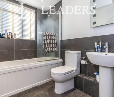 1 bedroom room to rent Ashdown Road, Epsom - Photo 2