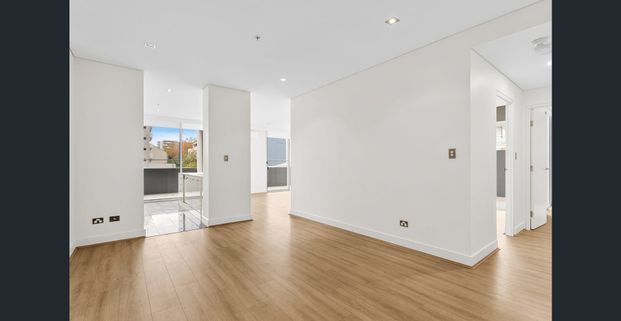 Oversized CBD Apartment - Photo 1