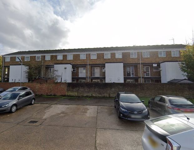 Brammas Close, Berkshire, SL1 - Photo 1