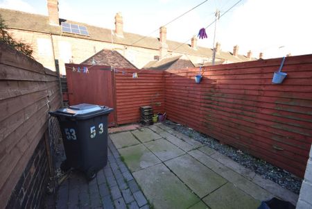 2 bedroom terraced house to rent - Photo 4